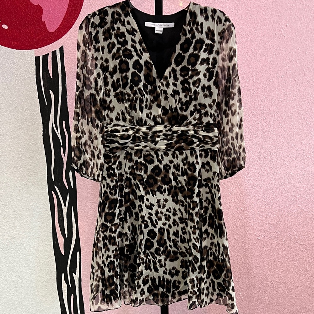DVF Leopard Long Sleeve 100% Silk Dress Size 4